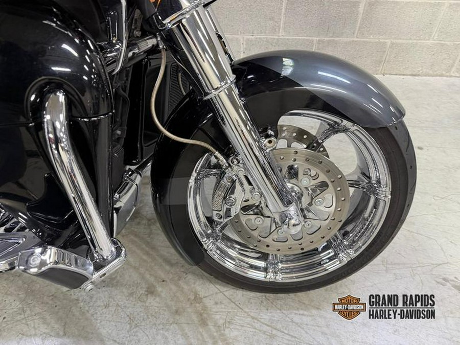 2016 Harley-Davidson® FLTRUSE - CVO™ Road Glide Ultra®