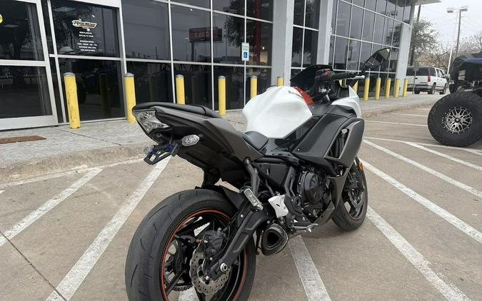 2023 Kawasaki Ninja® 650 Pearl Robotic White/Metallic Matte Graystone