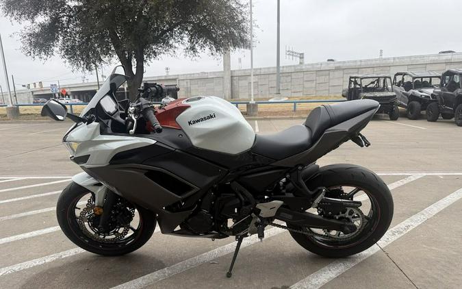 2023 Kawasaki Ninja® 650 Pearl Robotic White/Metallic Matte Graystone