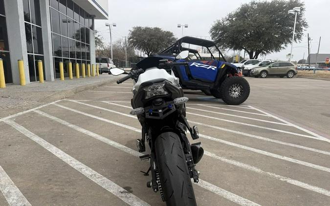 2023 Kawasaki Ninja® 650 Pearl Robotic White/Metallic Matte Graystone