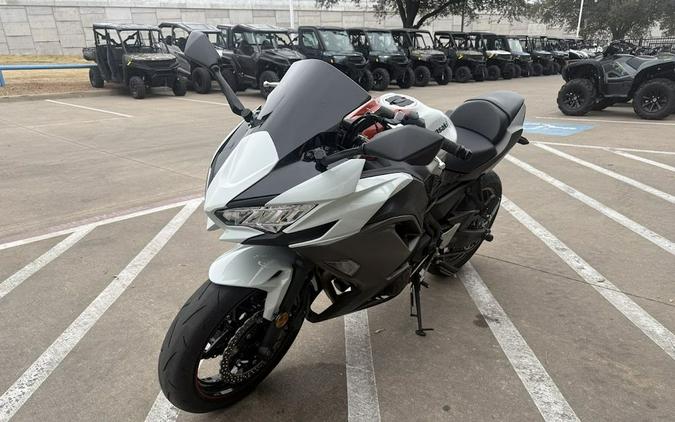 2023 Kawasaki Ninja® 650 Pearl Robotic White/Metallic Matte Graystone