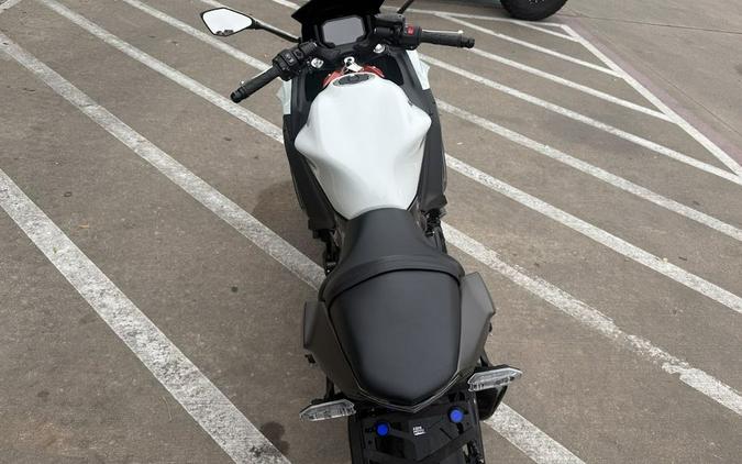 2023 Kawasaki Ninja® 650 Pearl Robotic White/Metallic Matte Graystone