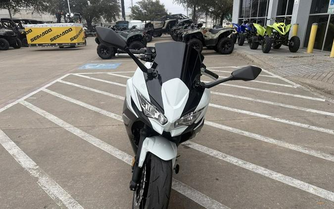 2023 Kawasaki Ninja® 650 Pearl Robotic White/Metallic Matte Graystone