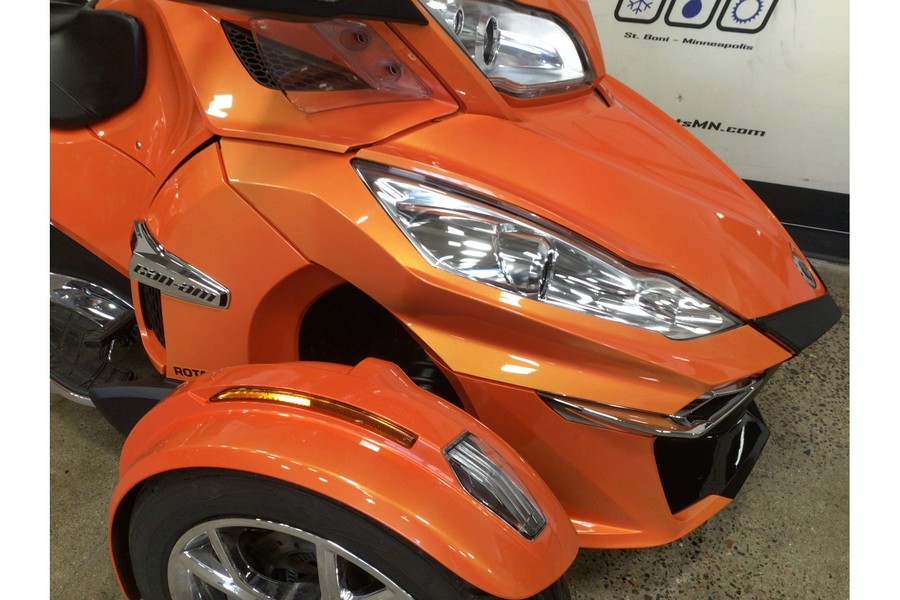 2019 Can-Am Spyder RT Limited (SE6) - Chrome