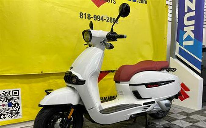 2025 Keeway Sixties 300i