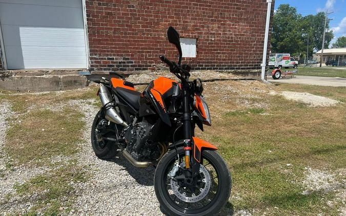 2021 KTM Duke 890 R