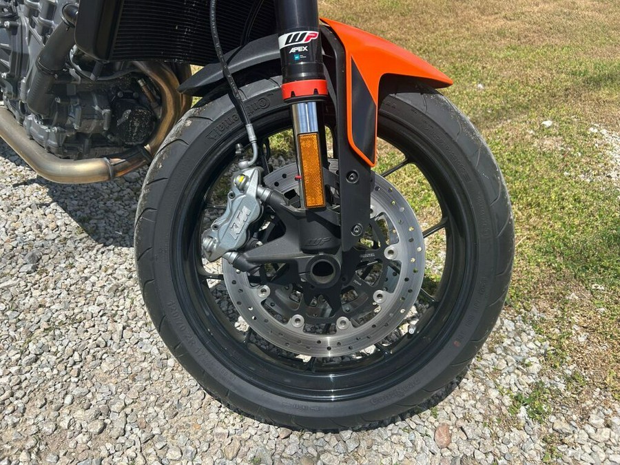 2021 KTM Duke 890 R