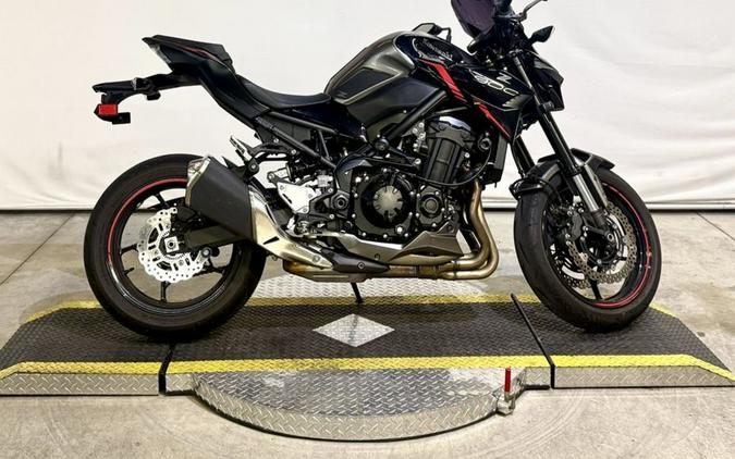 2023 Kawasaki Z900 ABS Metallic Black/Graphite Gray/Flat Black