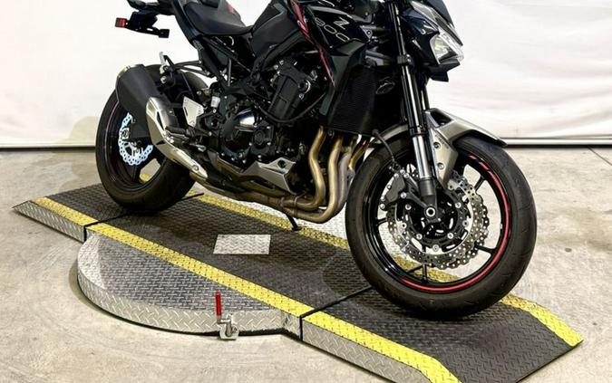 2023 Kawasaki Z900 ABS Metallic Black/Graphite Gray/Flat Black
