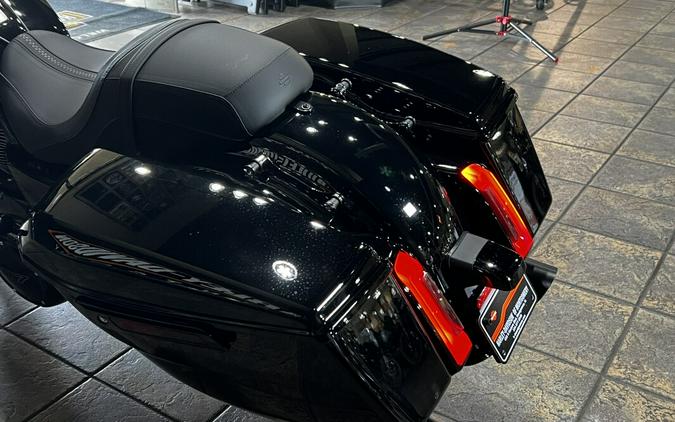 2025 Harley-Davidson Street Glide® Vivid Black - Black Finish