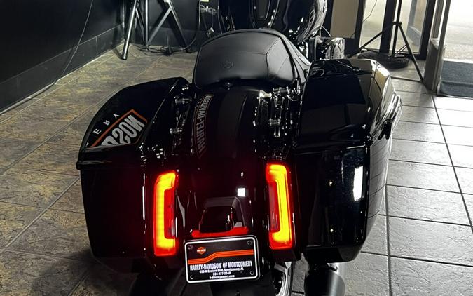 2025 Harley-Davidson Street Glide® Vivid Black - Black Finish