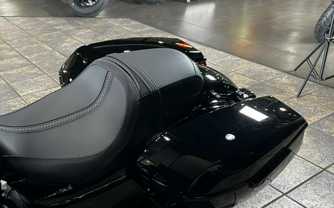 2025 Harley-Davidson Street Glide® Vivid Black - Black Finish