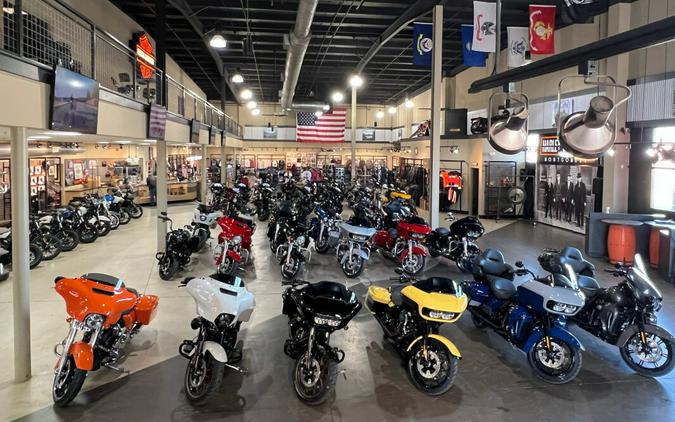 2025 Harley-Davidson Street Glide® Vivid Black - Black Finish