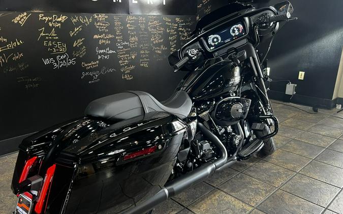 2025 Harley-Davidson Street Glide® Vivid Black - Black Finish