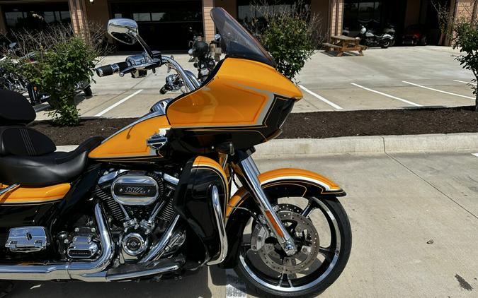 2022 Harley-Davidson CVO™ Road Glide Limited Hightail Yellow Pearl