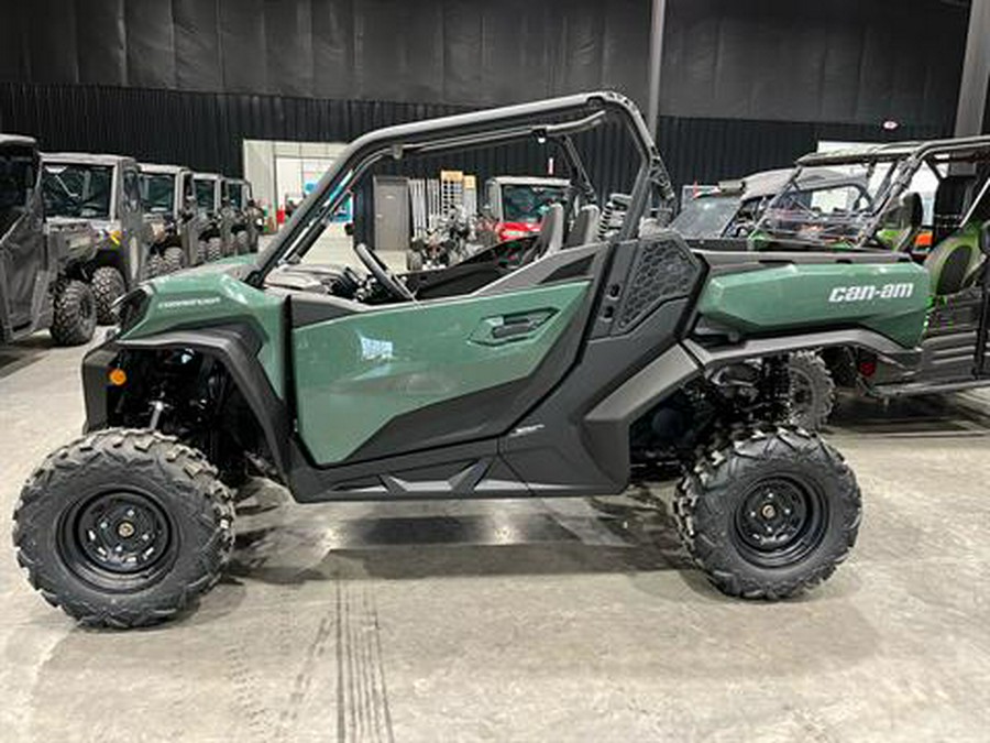 2023 Can-Am Commander DPS 700