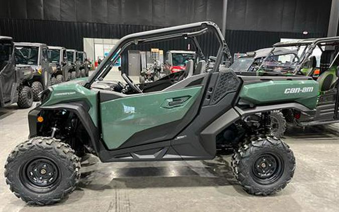 2023 Can-Am Commander DPS 700