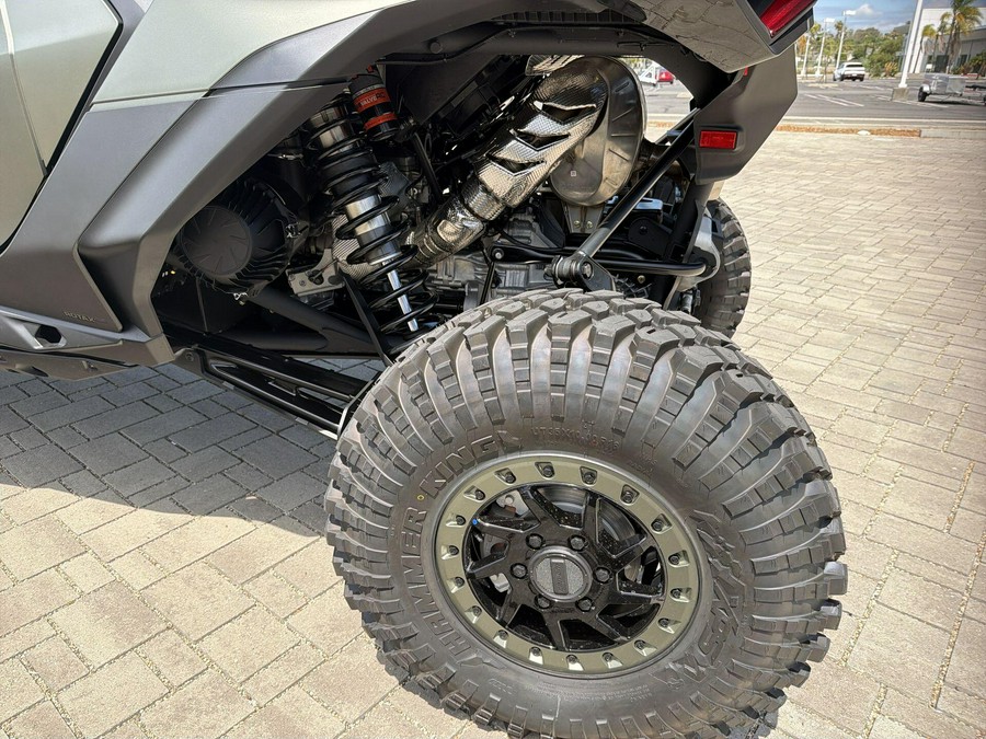 2026 Can-Am MAVERICK R MAX X RC WITH SMART-SHOX 999T DCT