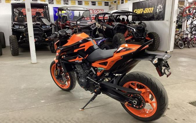 2022 KTM Duke 890 R