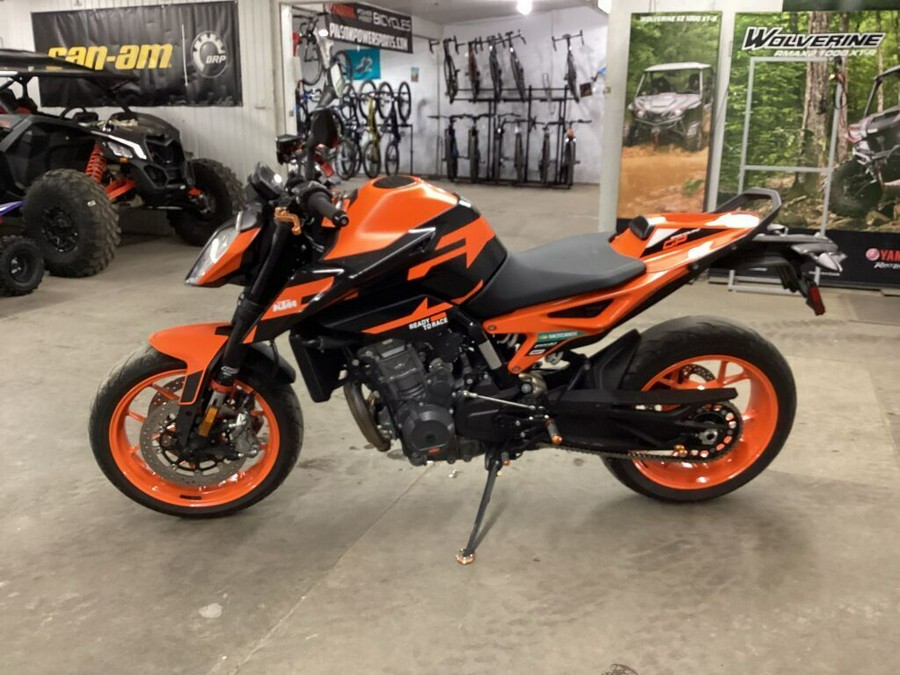 2022 KTM Duke 890 R