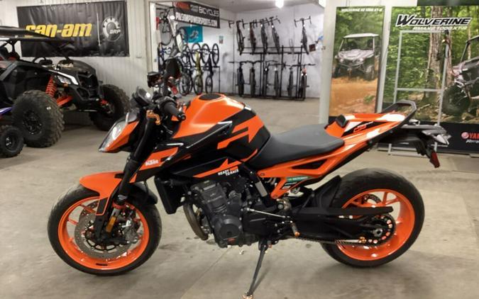 2022 KTM Duke 890 R