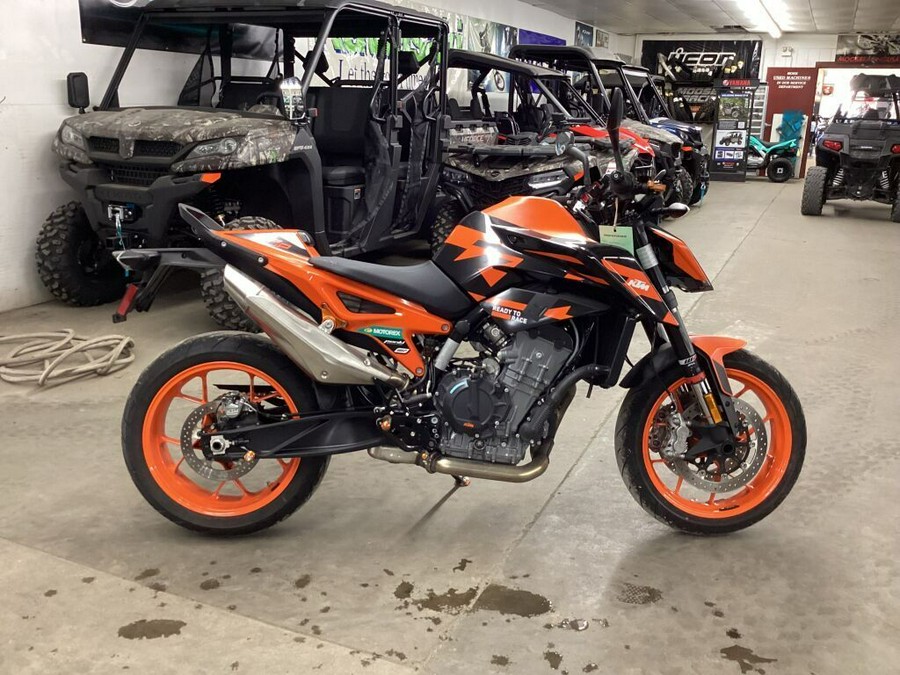 2022 KTM Duke 890 R