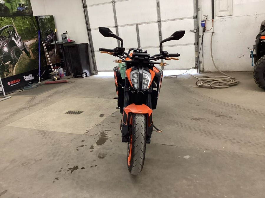 2022 KTM Duke 890 R