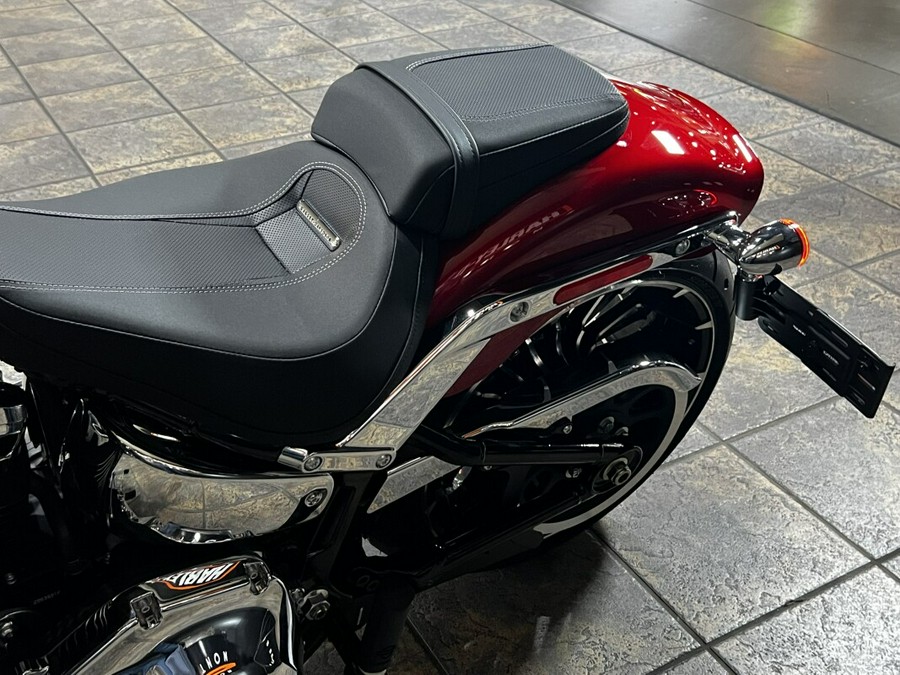 2025 Harley-Davidson Breakout® Brilliant Red