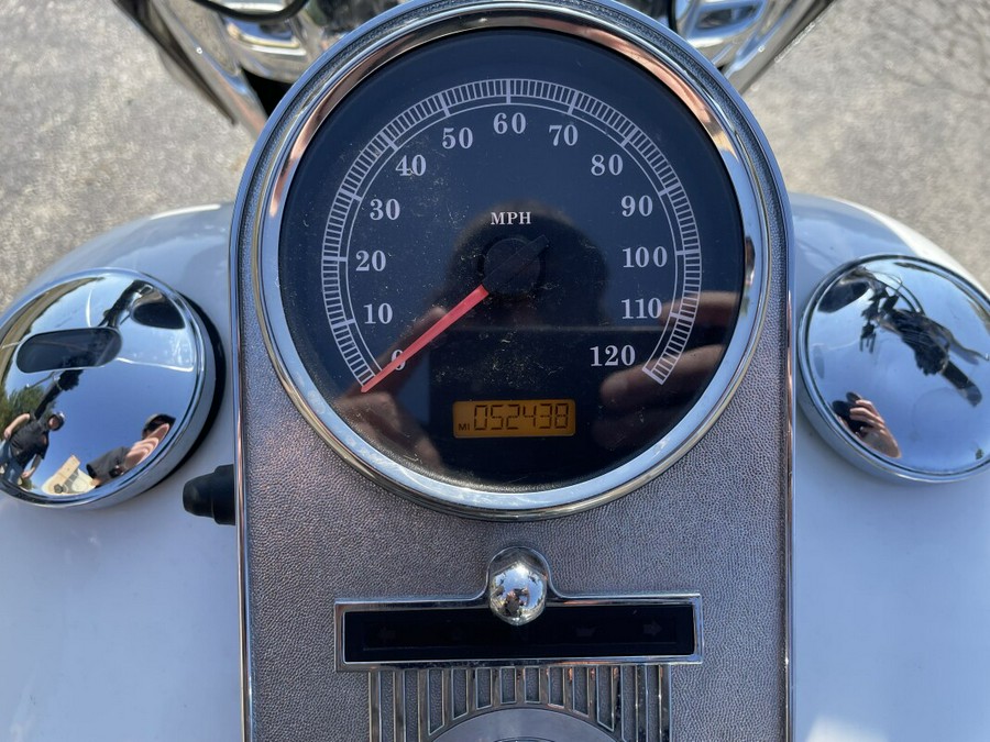 2006 Harley-Davidson® Road King® Glacier White Pearl