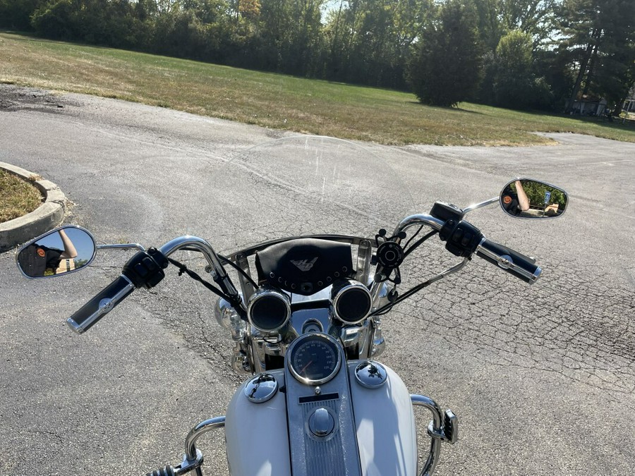 2006 Harley-Davidson® Road King® Glacier White Pearl