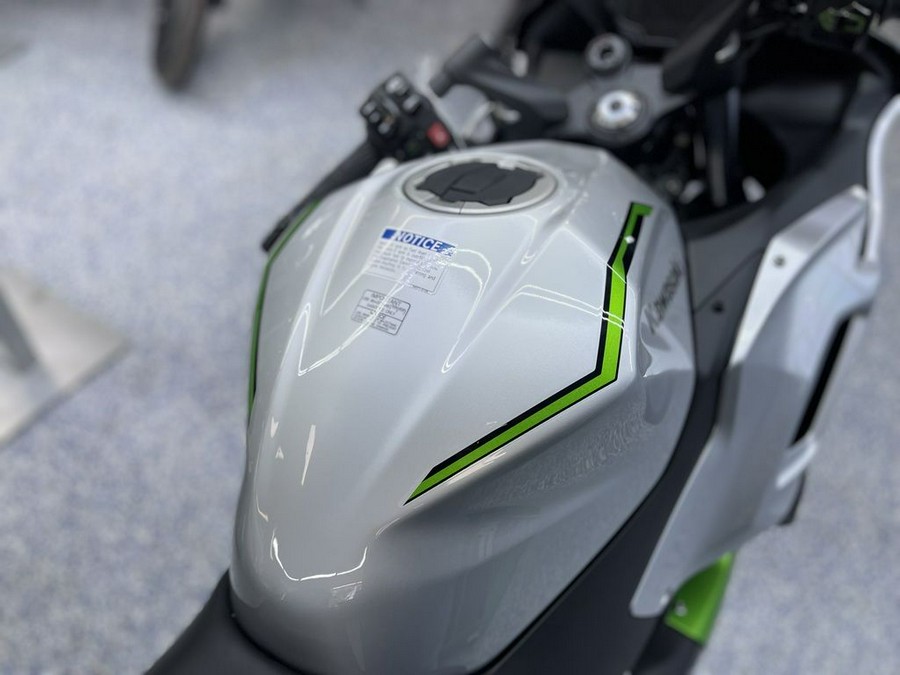 2024 Kawasaki Ninja® 7 Hybrid ABS