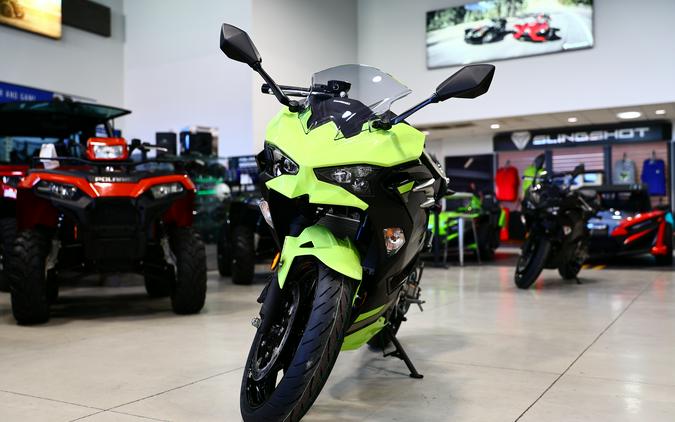 2026 Kawasaki Ninja 500 ABS Metallic Yellowish GreenEbony