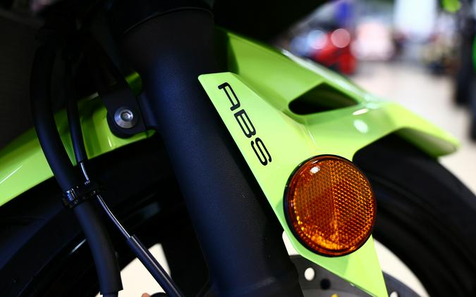 2026 Kawasaki Ninja 500 ABS Metallic Yellowish GreenEbony