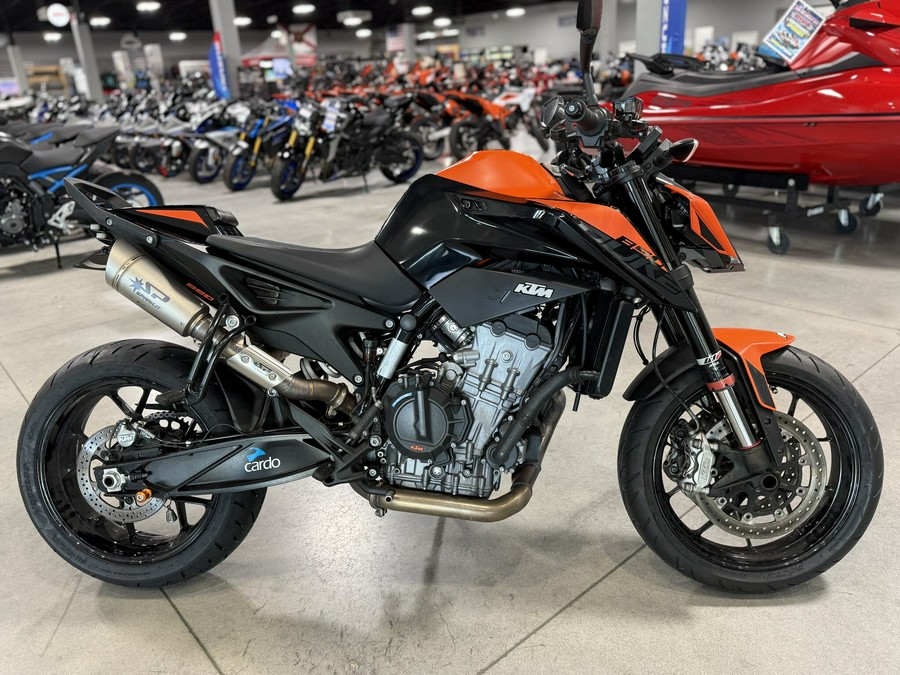 2022 KTM Duke 890 R