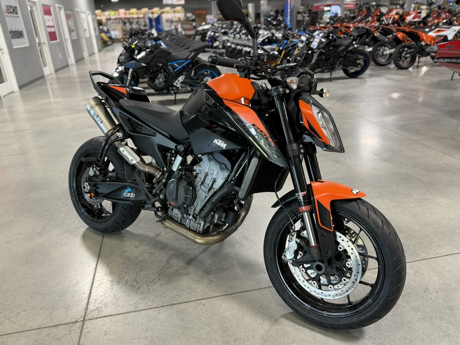 2022 KTM Duke 890 R