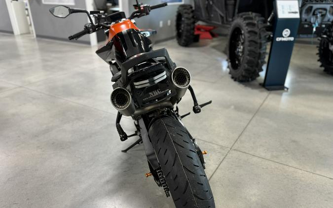 2022 KTM Duke 890 R