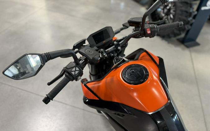 2022 KTM Duke 890 R