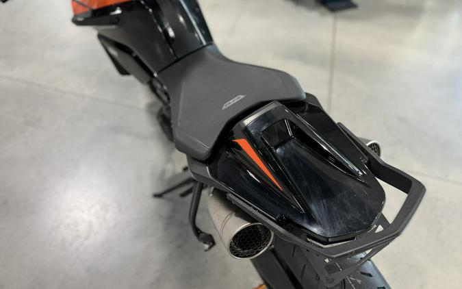 2022 KTM Duke 890 R