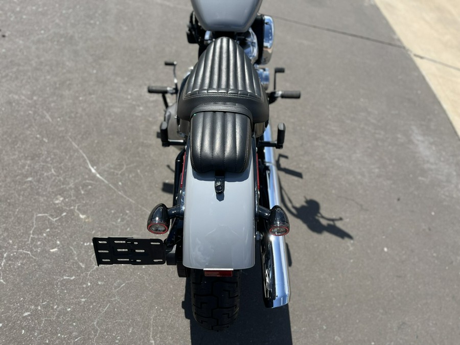 2025 Harley-Davidson® FXBB Street Bob® Billiard Gray 028306
