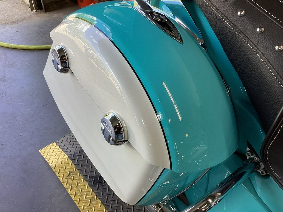 2021 Indian Motorcycle® Roadmaster® Icon Arizona Turquoise/Pearl White