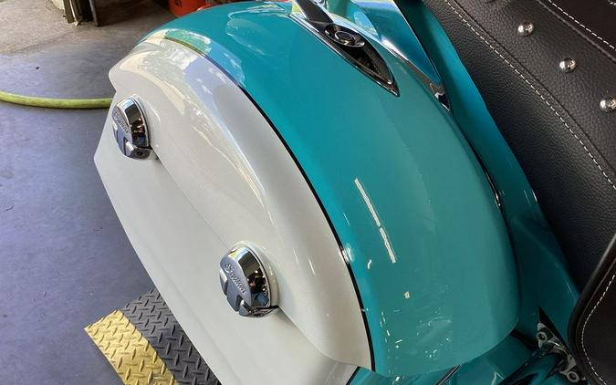 2021 Indian Motorcycle® Roadmaster® Icon Arizona Turquoise/Pearl White