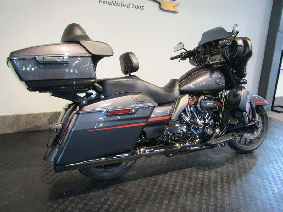 2018 Harley-Davidson® FLHXSE - CVO™ Street Glide®