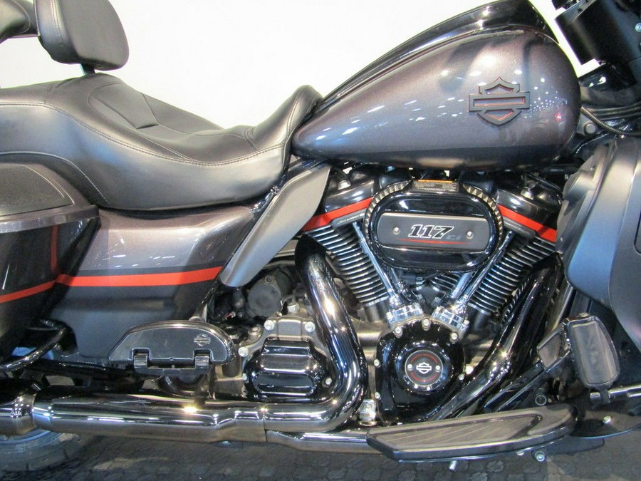 2018 Harley-Davidson® FLHXSE - CVO™ Street Glide®