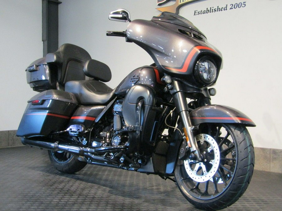 2018 Harley-Davidson® FLHXSE - CVO™ Street Glide®