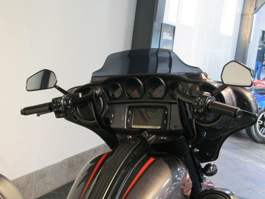 2018 Harley-Davidson® FLHXSE - CVO™ Street Glide®