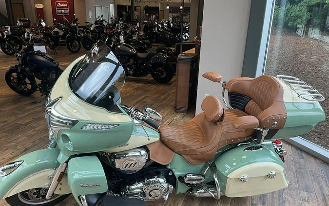 2017 Indian Motorcycle® Roadmaster® Willow Green Over Ivory Cream