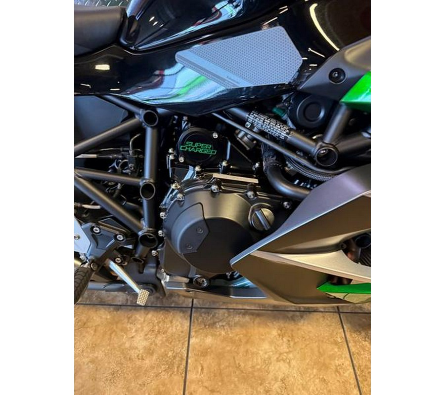 2025 Kawasaki NINJA H2® SX SE ABS