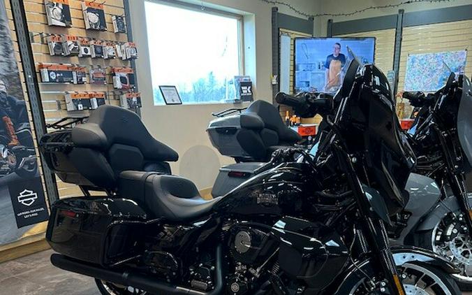 2026 Harley-Davidson® Street Glide Limited Vivid Black Black Trim