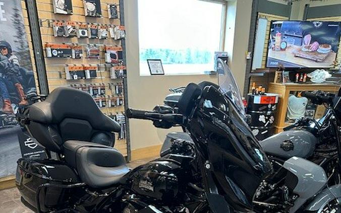 2026 Harley-Davidson® Street Glide Limited Vivid Black Black Trim