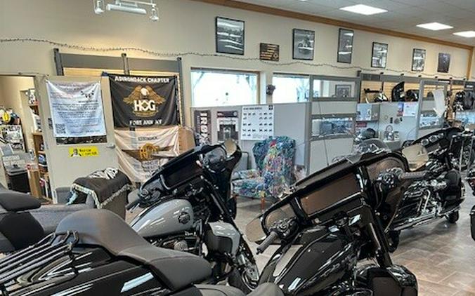 2026 Harley-Davidson® Street Glide Limited Vivid Black Black Trim